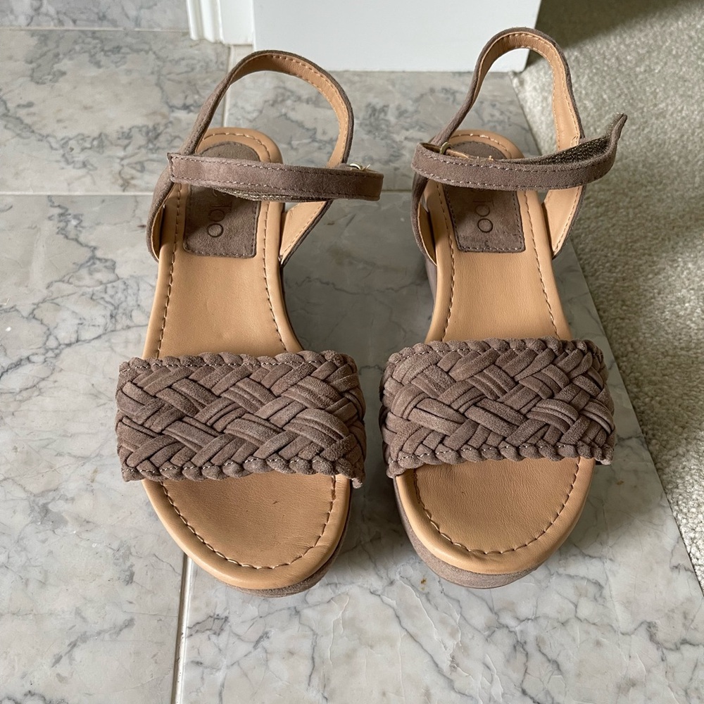 Me Too Women’s Suede Sandals